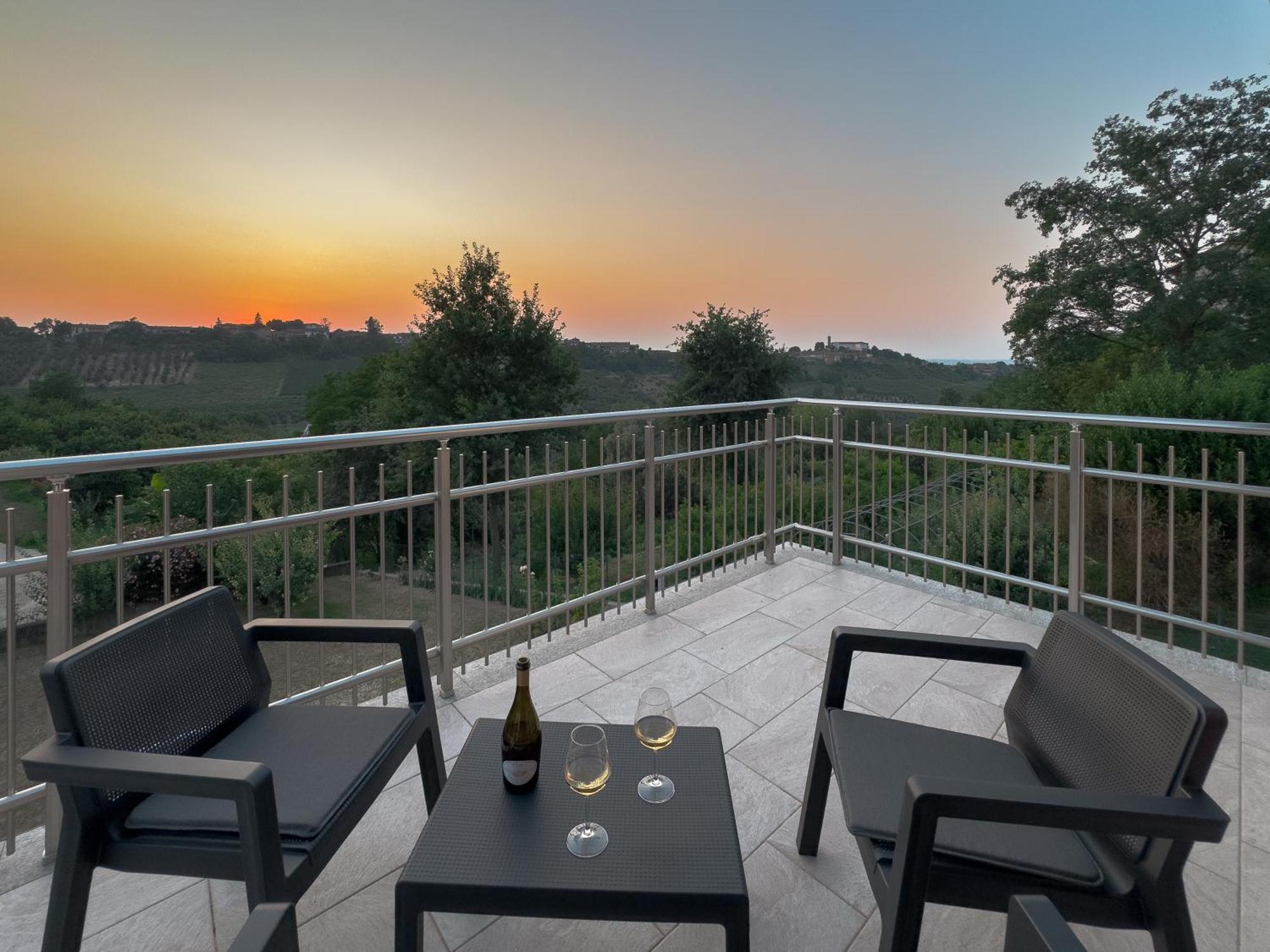 Roero Sunset Apartment Govone Exterior photo